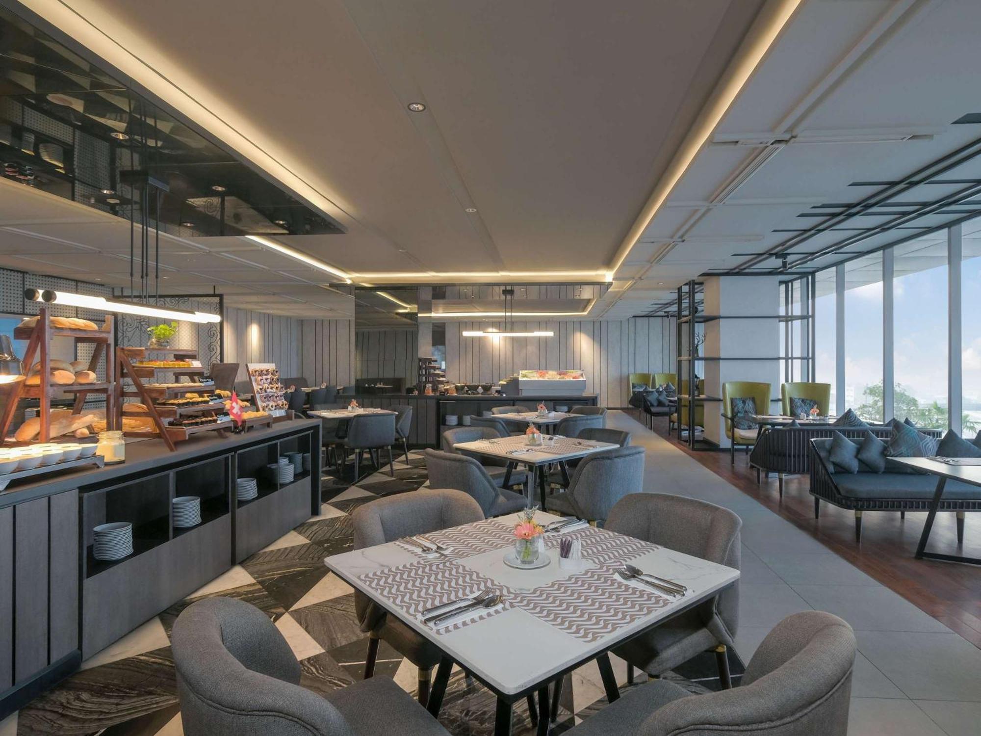 Movenpick Surabaya City Ngoại thất bức ảnh