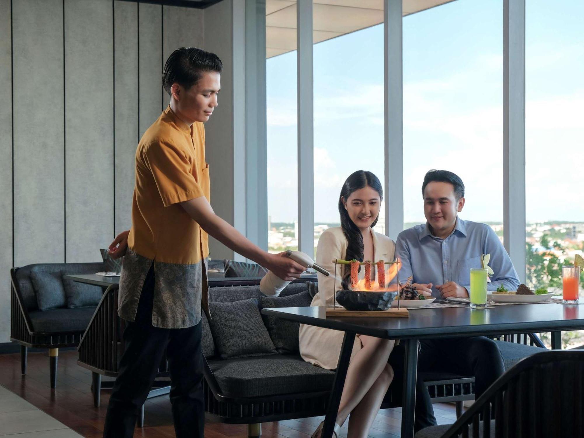 Movenpick Surabaya City Ngoại thất bức ảnh