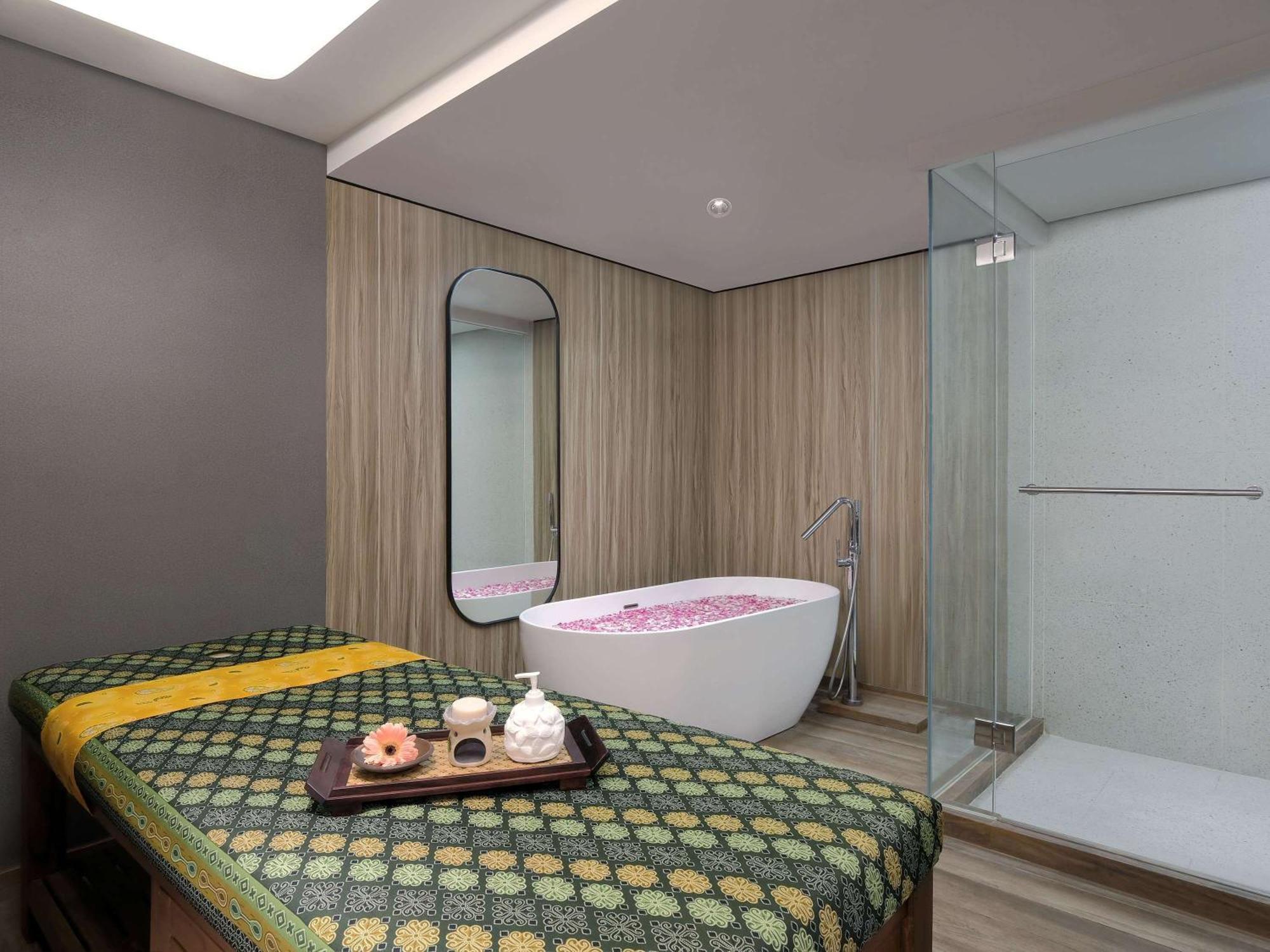 Movenpick Surabaya City Ngoại thất bức ảnh